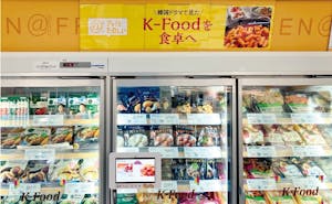 イオンリテールの@FROZEN売場ではサイネージやPOPを設置し、賑わいを演出している