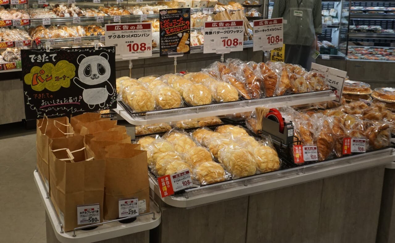 御徒町 TAKEYA1 店の焼きたてコーナー