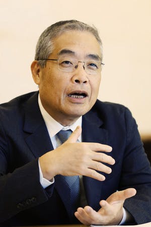 インタビューに答える三菱商事の中西勝也社長