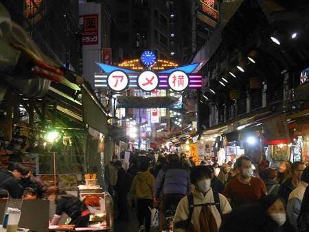 上野のアメ横商店街