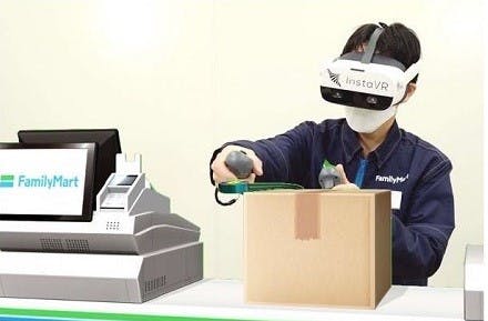 ファミマの仮想現実で実施する店舗従業員の研修