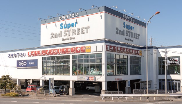 旗艦店に位置づける郊外型の大型店舗「スーパーセカンドストリート」
