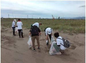 イオン北海道「海ゴミクリーンアップ・ボランティア」の昨年のビーチクリーン活動