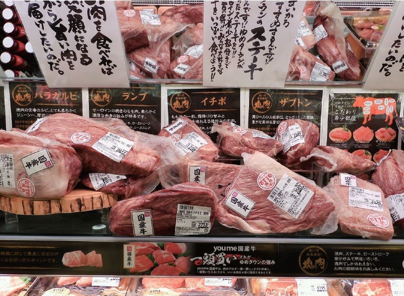 ゆめマート西条の精肉売場