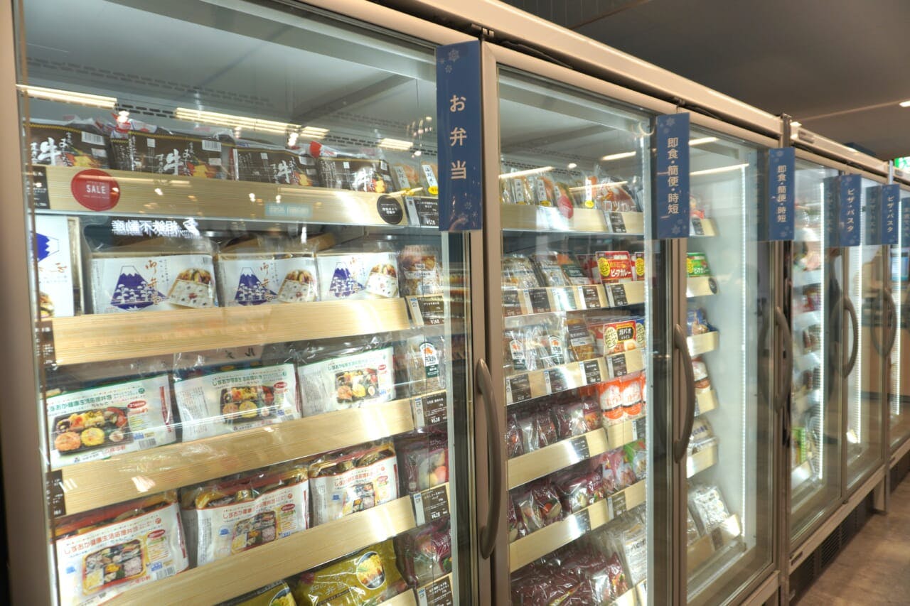 「FROZEN JOE’S」は、他店ではほとんど扱われていないが、潜在ニーズの高い商品をセレクトし品揃えすることで、差別化を図る