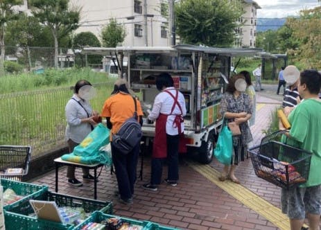 イオンフードスタイル川西店の移動スーパーの様子