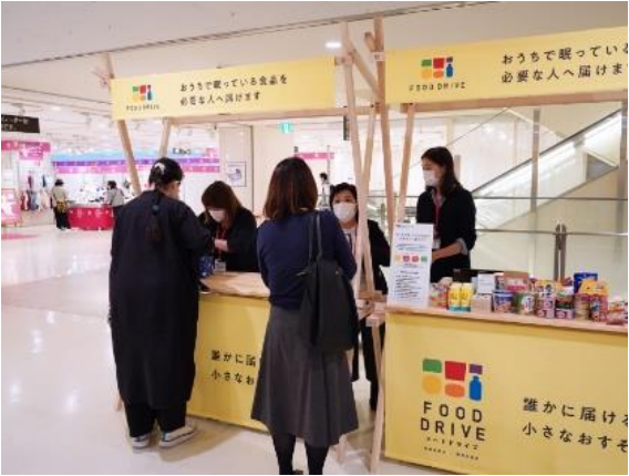 阪急うめだ本店のフードドライブ活動の様子