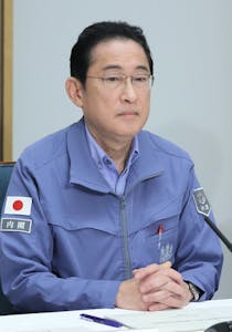 月例経済報告に関する関係閣僚会議に臨む岸田文雄首相