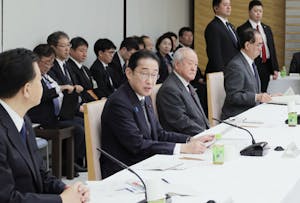 経済財政諮問会議で発言する岸田文雄首相