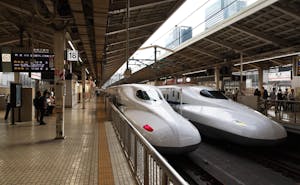 東京駅に入線した新幹線の車両。