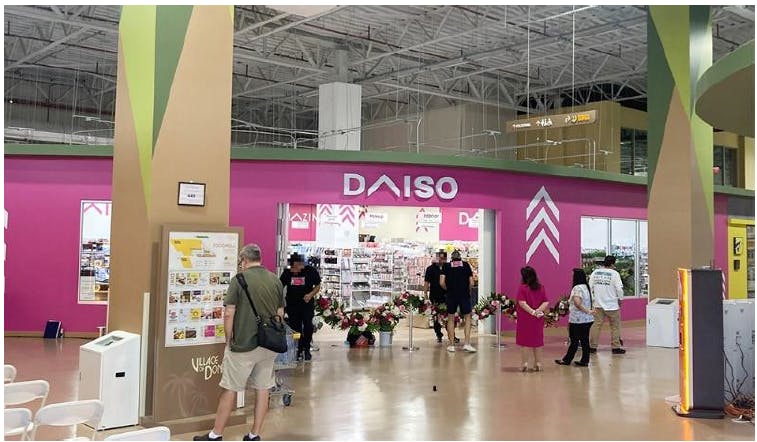 「DAISO Village of Donki店」入口の様子