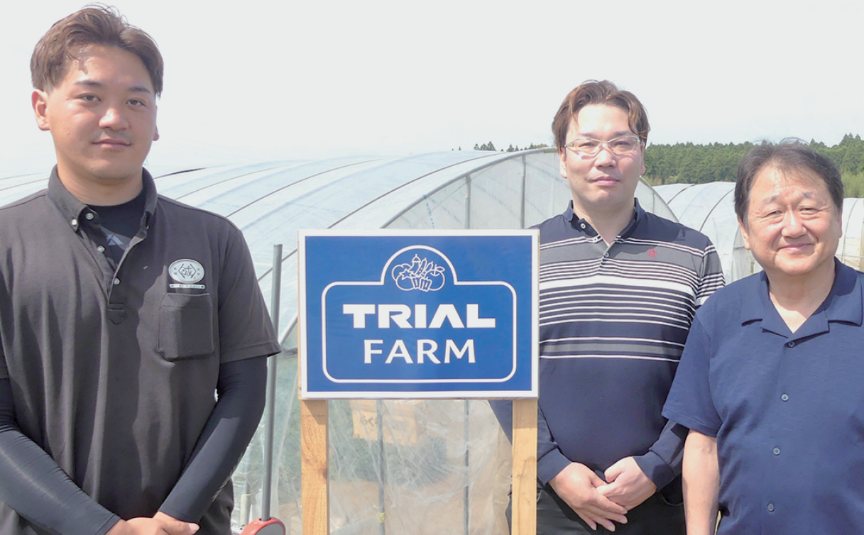 左から城野竜聖氏、末岡悟氏、トライアルストアーズの丸山敬明氏