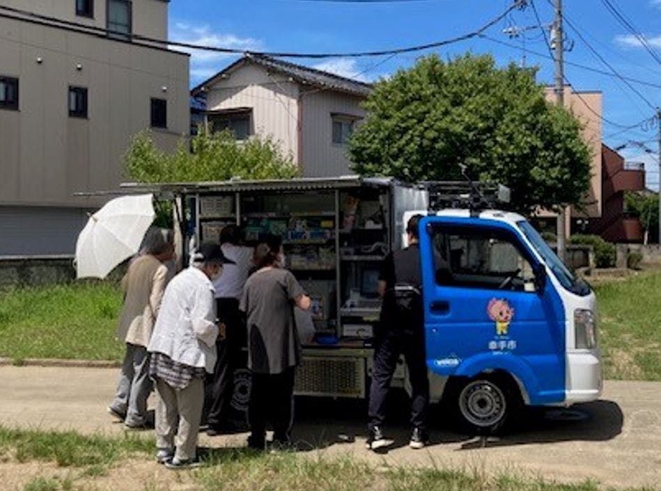 ウエルシア移動販売車｢うえたん号｣