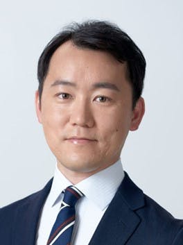 小川 哲 氏