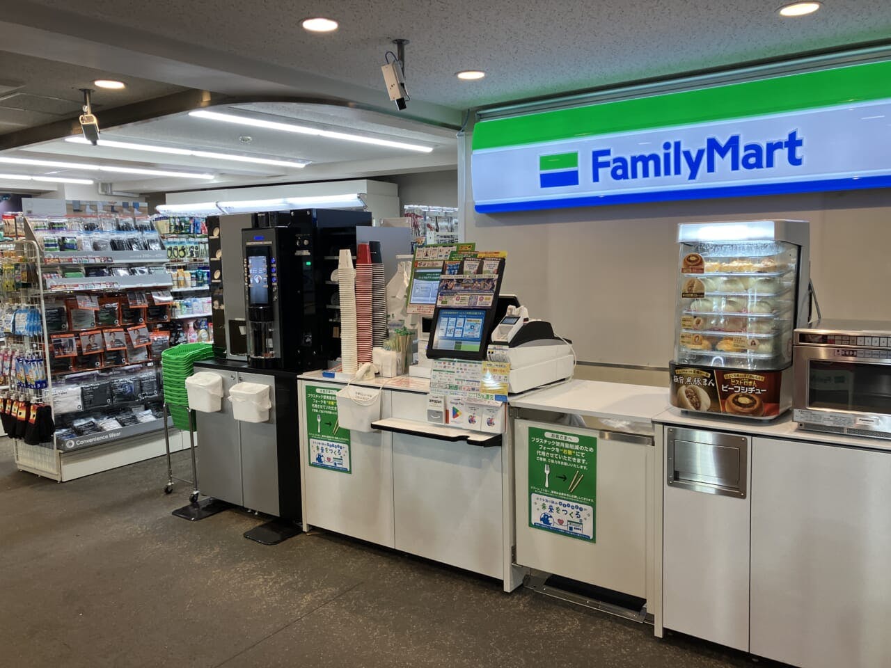 ファミリーマート明治神宮外苑/S店　店内