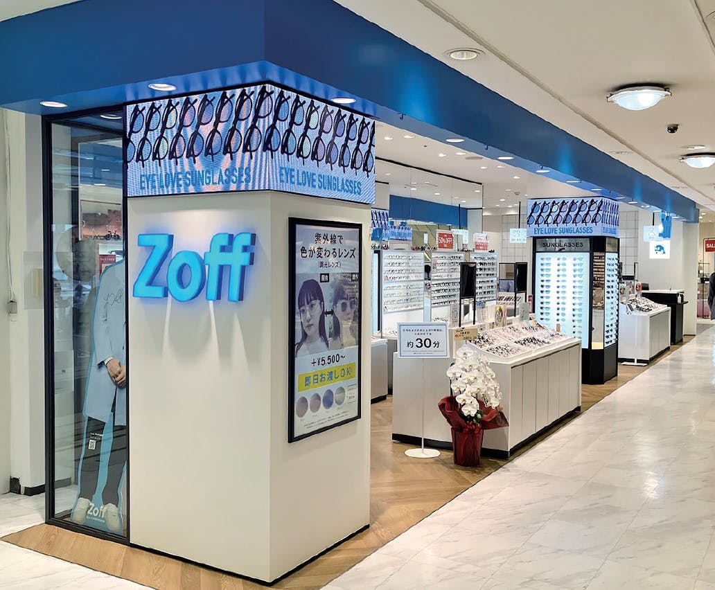 Zoff西銀座店前