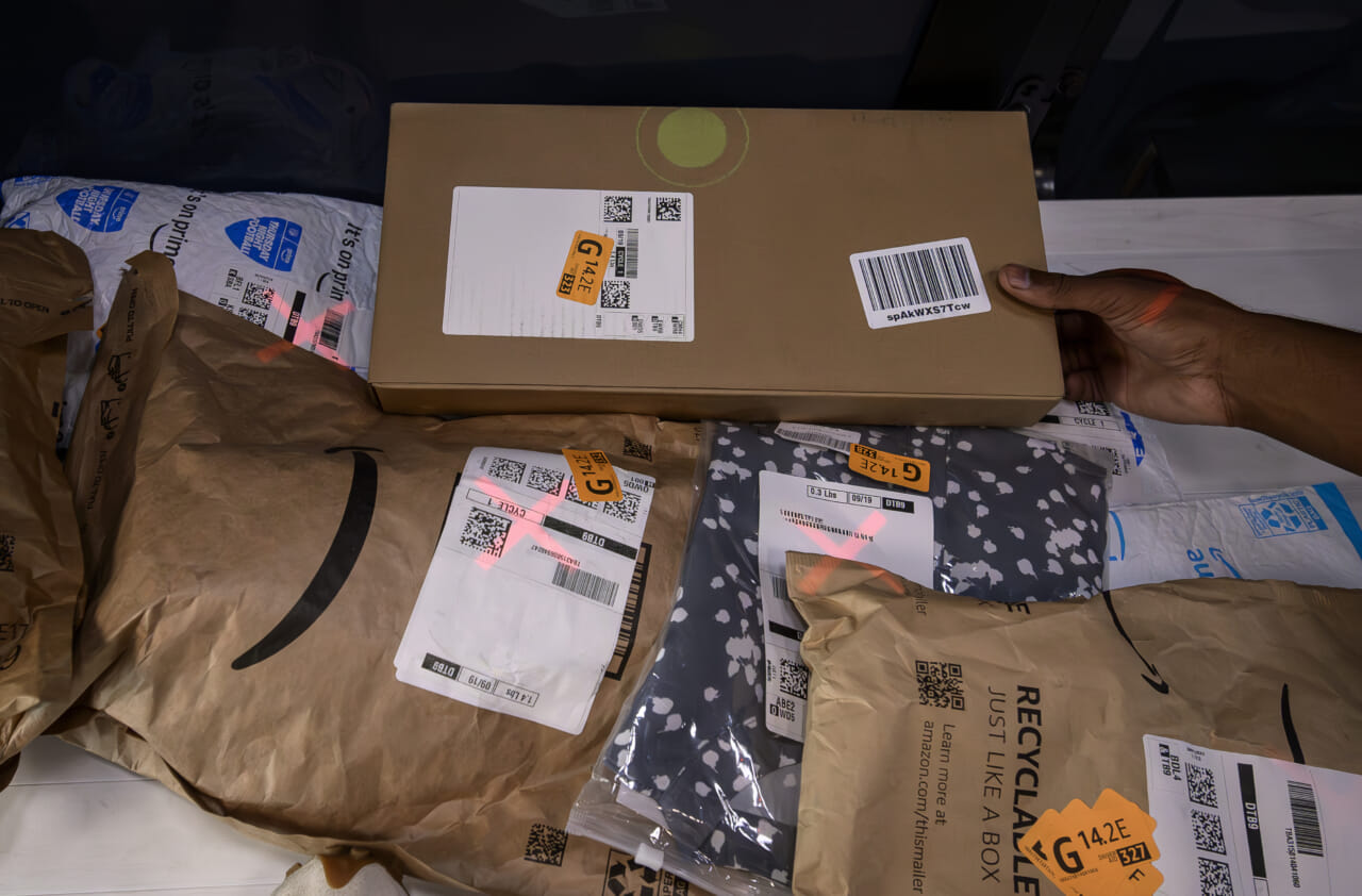 アマゾンの配達トラック用荷物識別システム「VAPR」