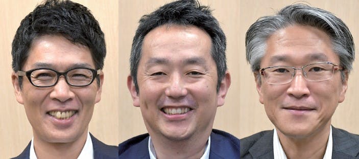 左より 取締役常務執行役員MD本部長の岡田崇氏 執行役員青果部・鮮魚部・精肉部・総菜部・ベーカリー部担当の草木迫伸彦氏 執行役員一般食品部・デイリー部・家庭用品部・グロサリー業務部・物流部担当の武田哲志氏