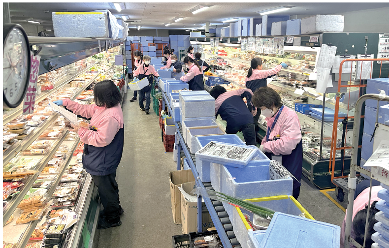 スーパーサンシの「宅配サービス」のピッキング作業