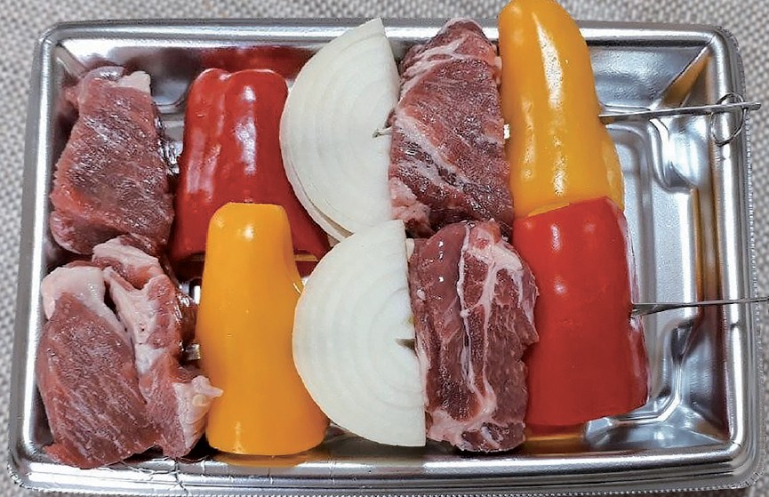 焼肉用肉を串刺しにした「ブロシェット」「シシカバブ」としての商品