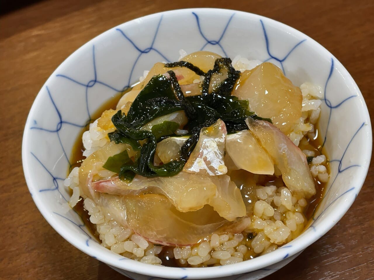 鯛の刺身を乗せていただく「宇和島鯛めし」。おいしい！