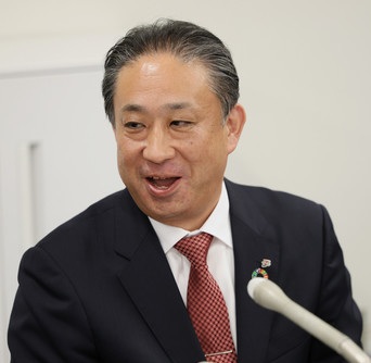 セブン―イレブン・ジャパンの次期社長に決まり、記者会見する阿久津知洋執行役員