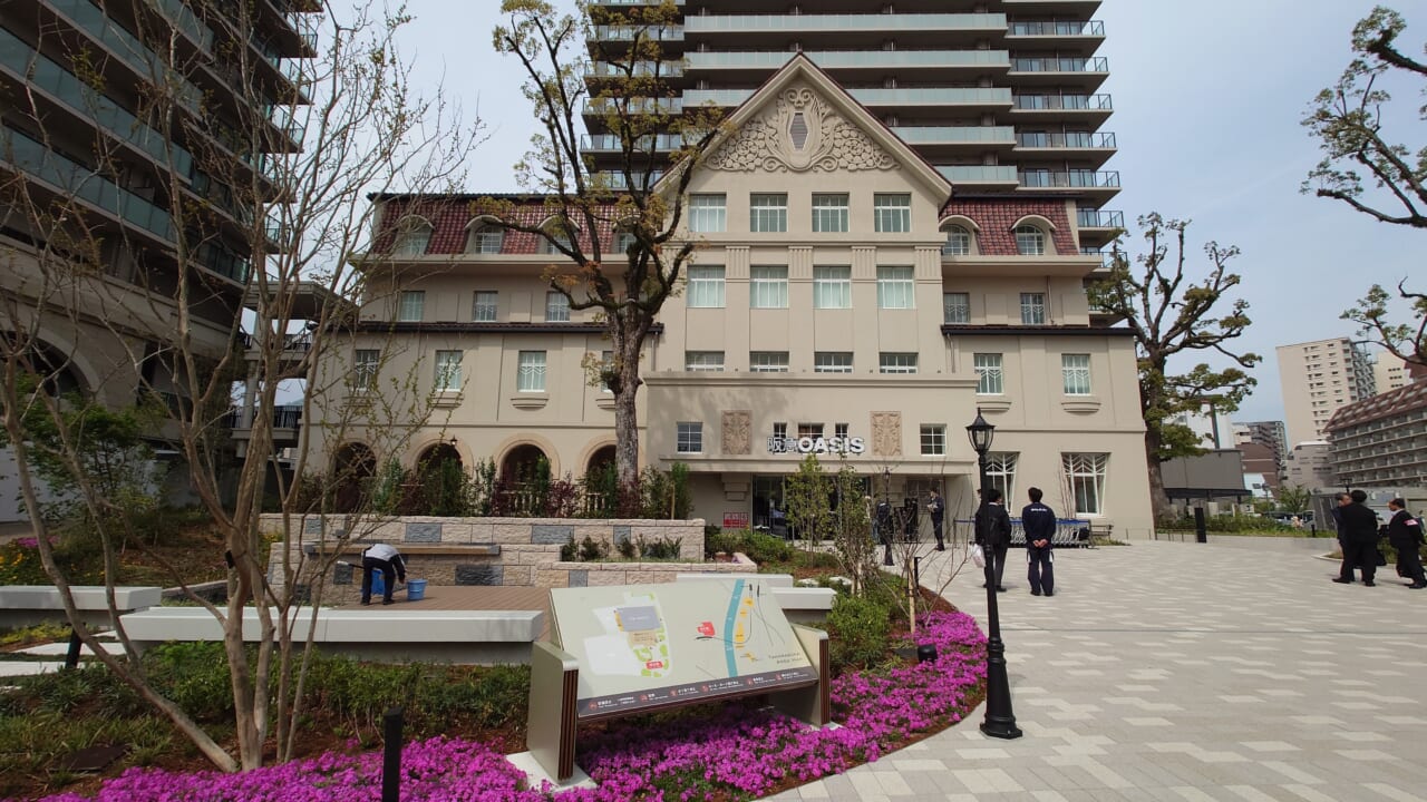 4月25日にオープンしたAタイプの「阪急オアシス宝塚南口店」