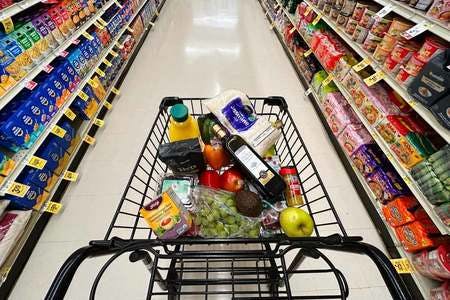 関税の影響を受ける可能性がある商品が入ったショッピングカート