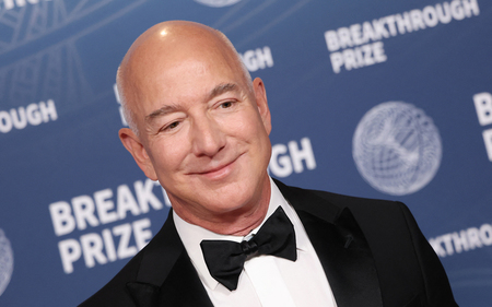 アマゾン創業者のベゾス会長