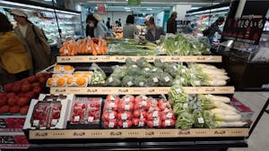 生産者直送の野菜を扱う「おひさん市」