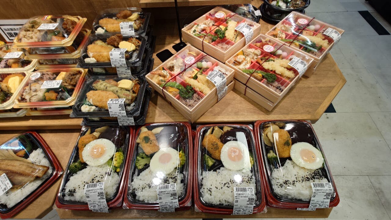 弁当類も揃える