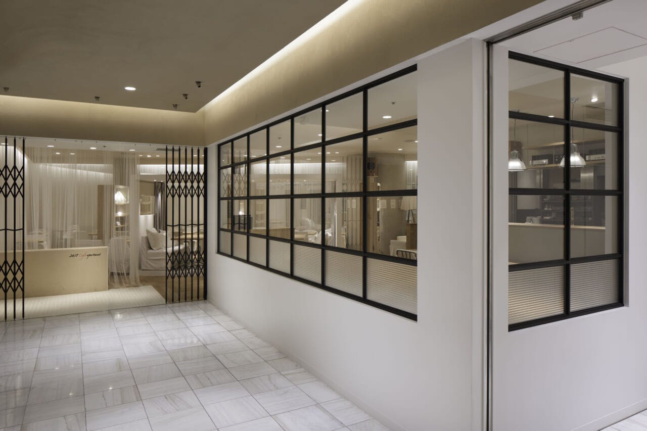 24/7 café apartment 有楽町外観