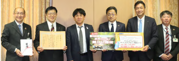 オークワとサントリーの「紀の国森づくり基金」贈呈式の様子