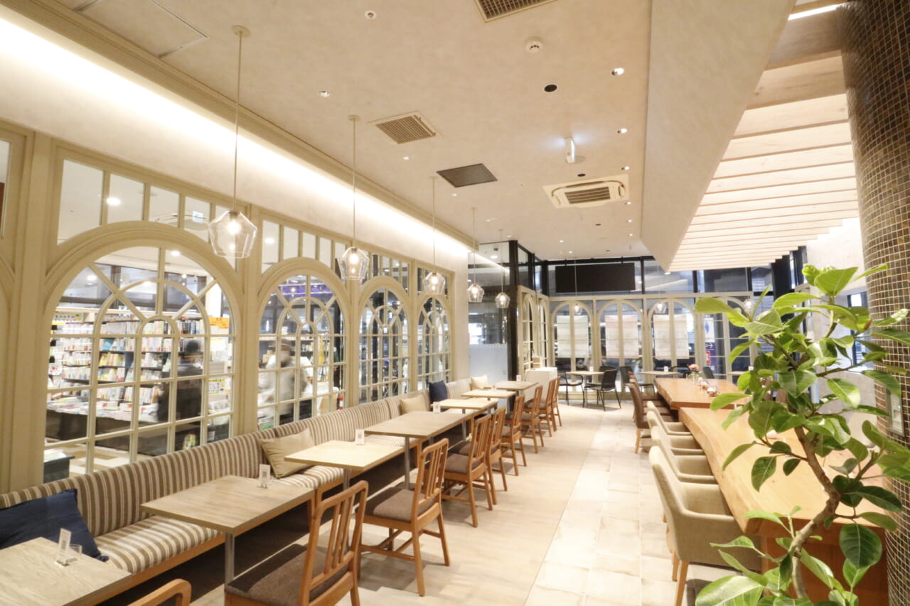 Aline cafe et sucreries（アリーヌ カフェ エ シュクルリ）店舗内観