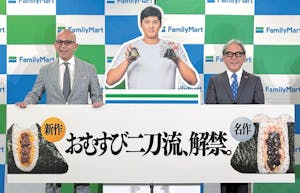 細見研介社長(左)と足立光CMO