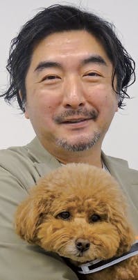 ペットゴー創業者の黒澤弘社長とその愛犬