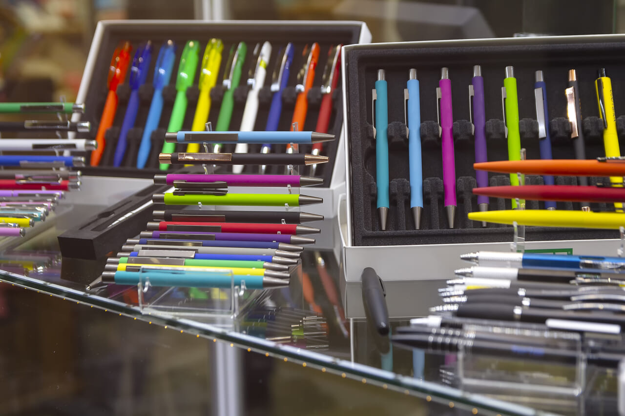 100円のボールペンを探しているお客に 1000円の商品を買ってもらう方法