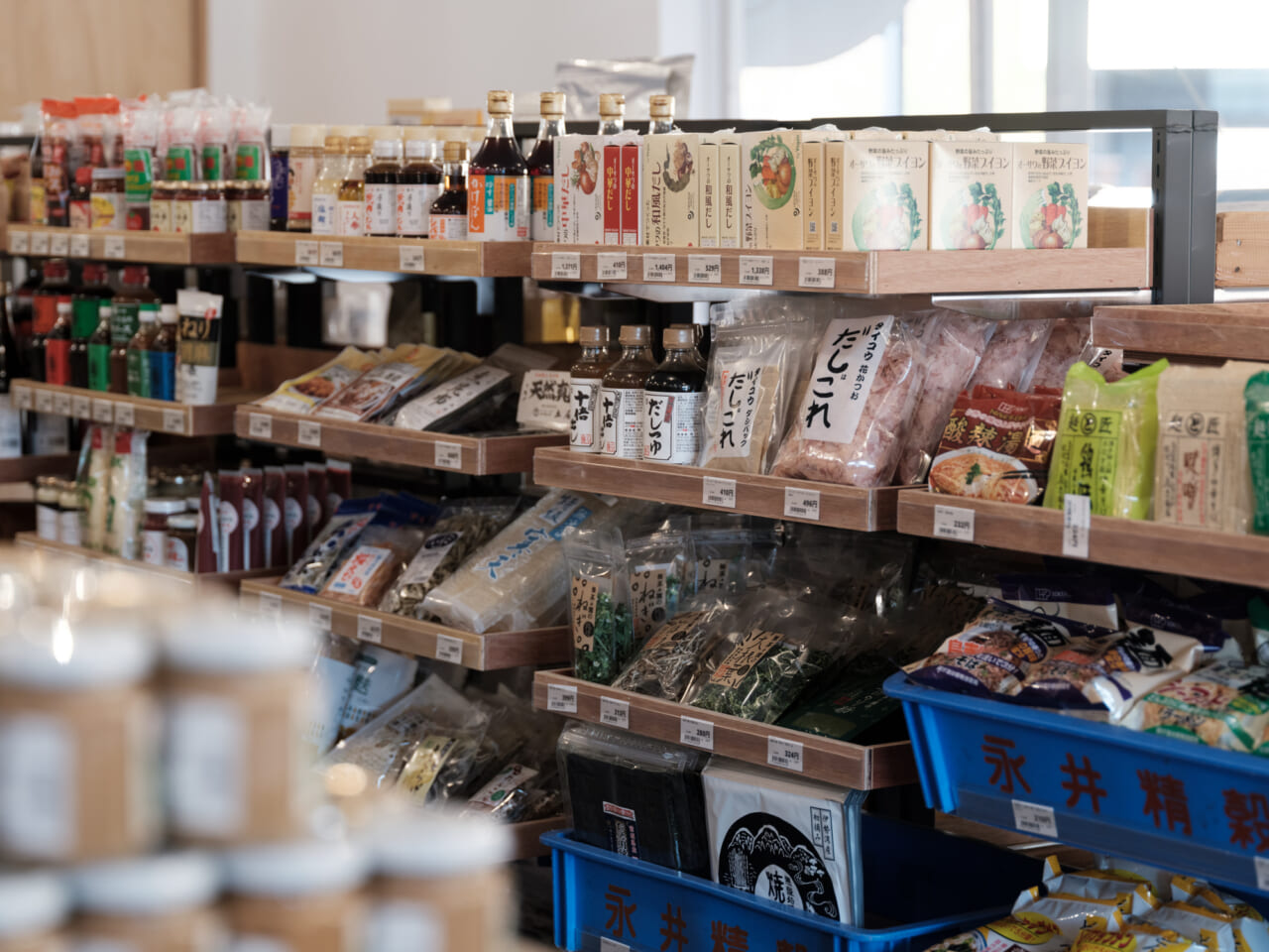 ついつい長居したくなる!? 長野のローカルコンビニ「わざマート」人気