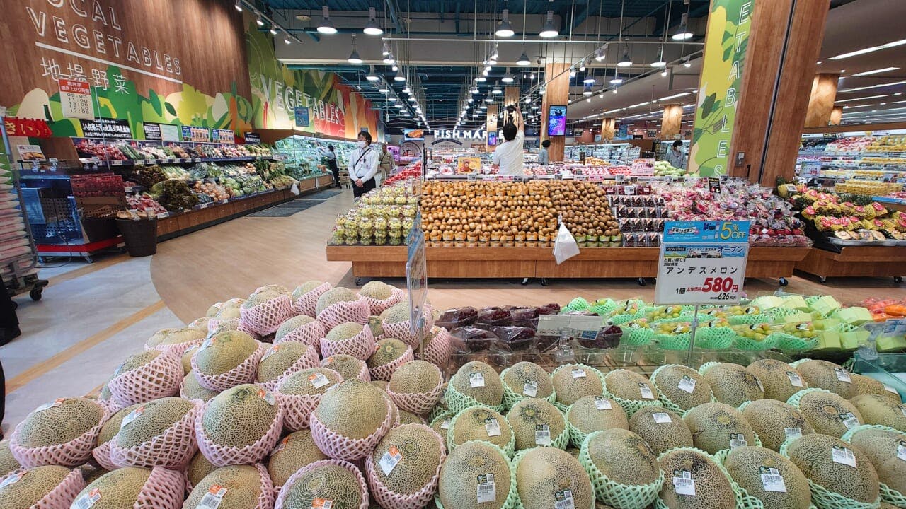 1階部分は、核店舗である「イオンスタイル西宮今津」の食品売場を展開。
