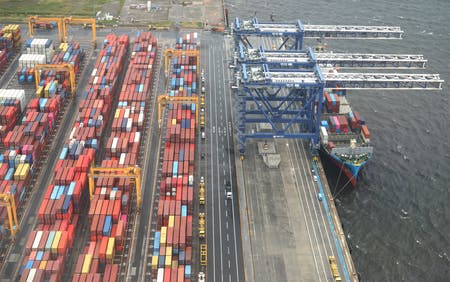 東京都大田区令和島のコンテナふ頭