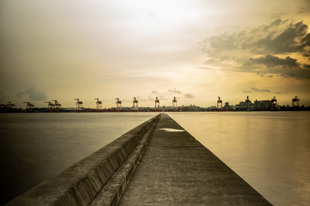 東京港の東京国際コンテナターミナル