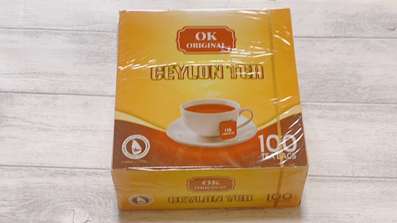 「セイロンティーバッグ 100袋」（298円）はオーケーの直輸入品で、たっぷり100袋入り