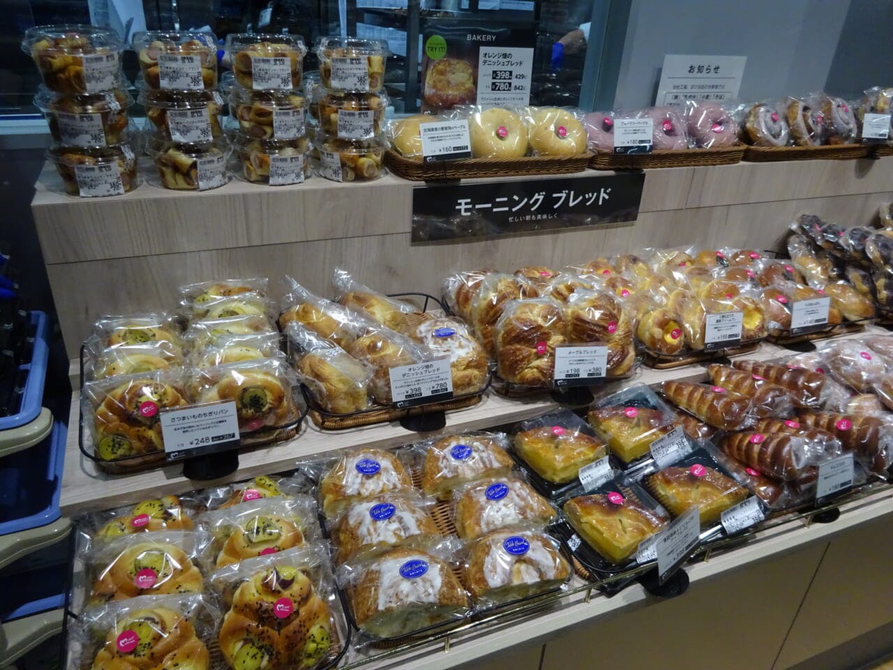 菓子パンは王道商品から独自性のあるアイテムまで多彩な品揃えとなっている