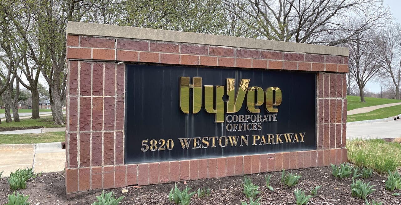 ハイヴィー社名サイン