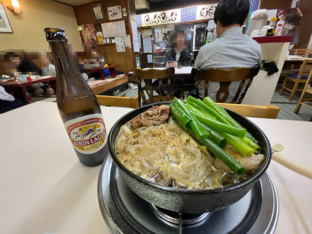 地元客でにぎわう広島の食堂へ