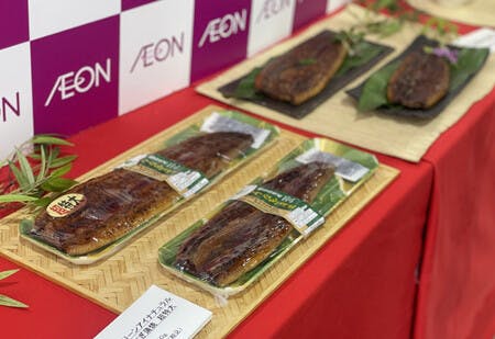 イオンリテールが販売する超特大サイズのうなぎのかば焼き