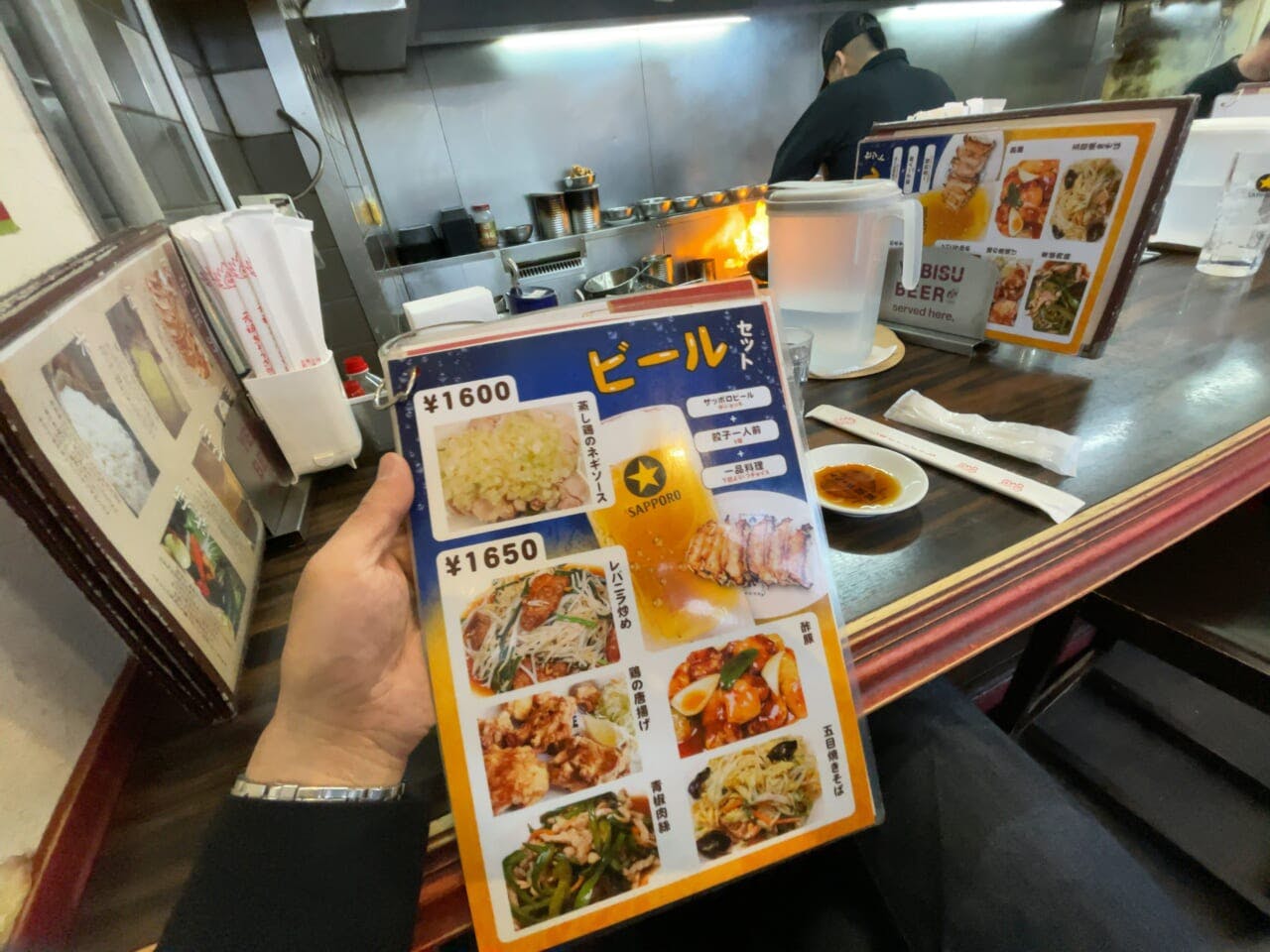 「ビール+餃子1人前+一品料理」の「ビールセット」に決めた