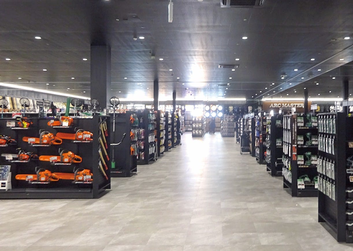 アークマスター流山店店内