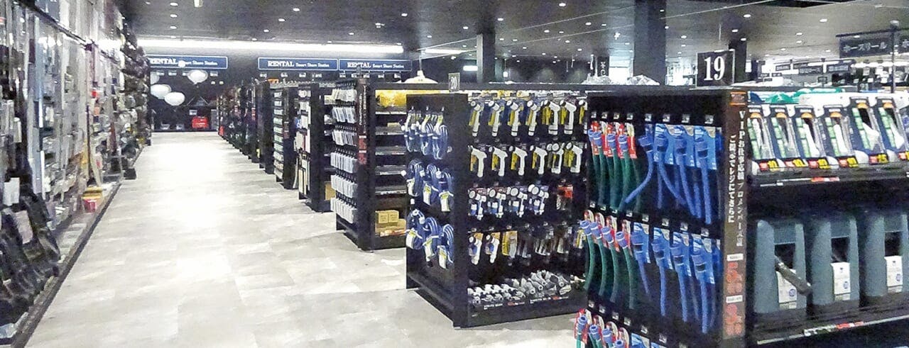 売場中央の什器