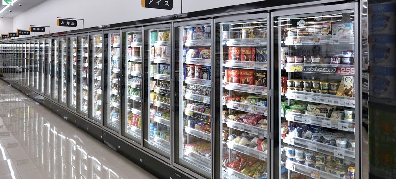 冷凍食品のリーチインケース